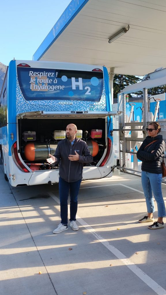 alimentazione di un autobus a idrogeno